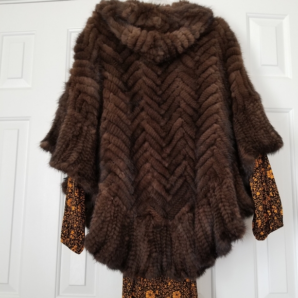 Belle Fare Knitted Mink Poncho Cape With Hood - Picture 7 of 13